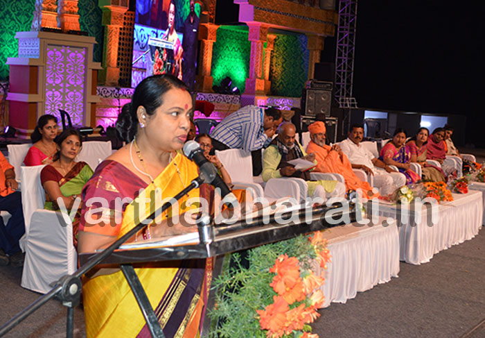 ಮಹಾವೀರರ ತತ್ವ, ಆದರ್ಶಗಳು ಇಂದಿನ ಜನತೆಗೆ ಅಗತ್ಯವಾಗಿದೆ: ಉಮಾಶ್ರೀ